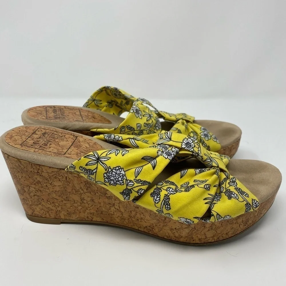 Women’s Wedge Sandals with floral detail size 8